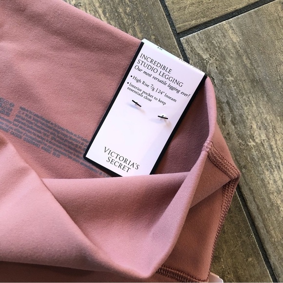 Victoria’s Secret Incredible Studio Legging High Rise 7/8 Terra Cotta - Picture 4 of 7